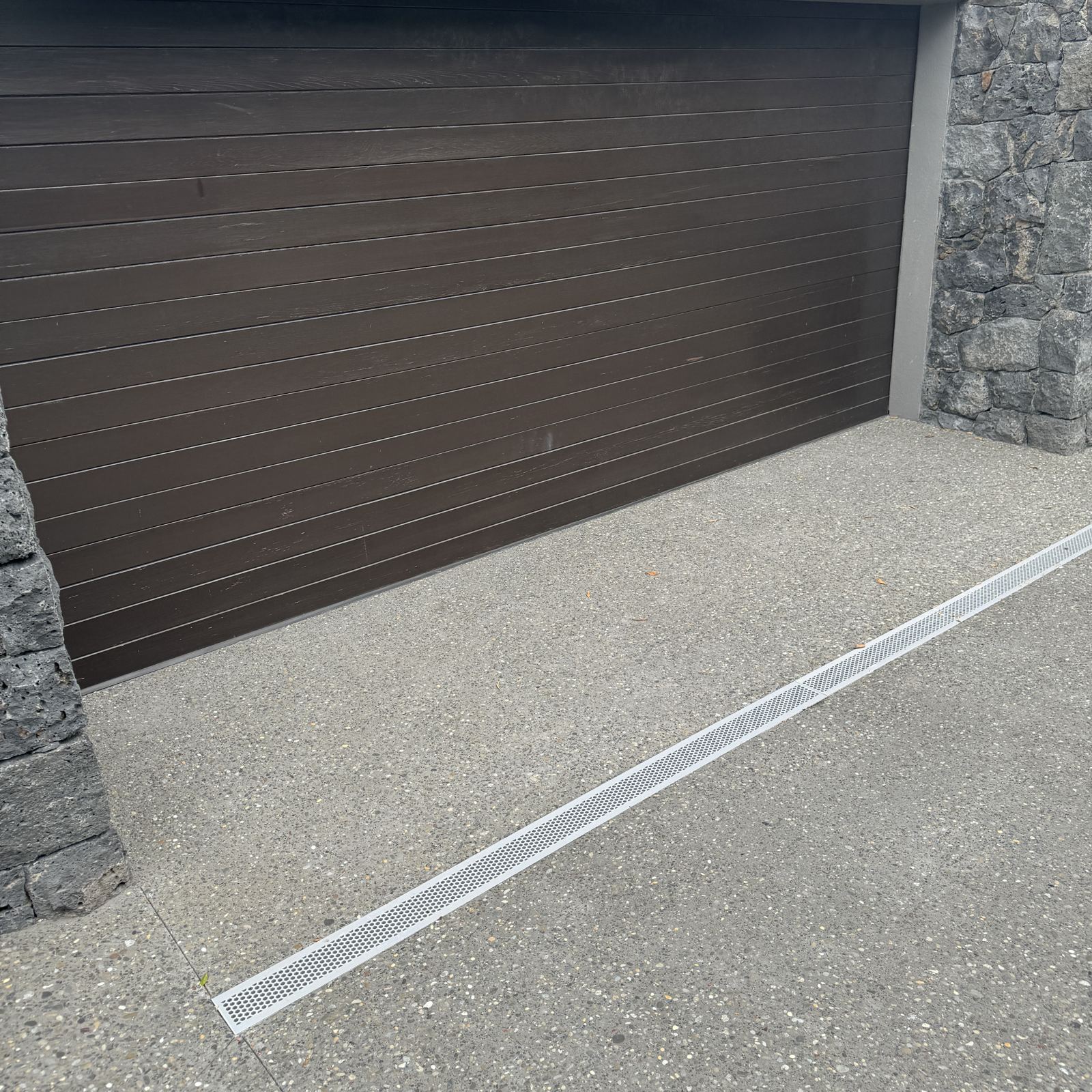 Garage entry, honeycomb top