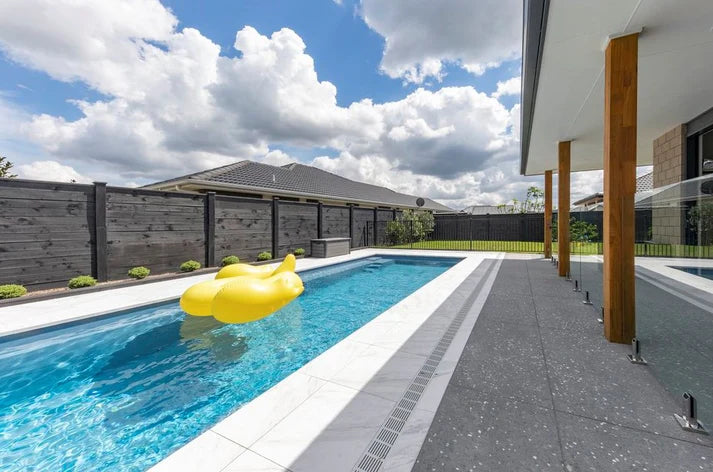 Carrara 600(A) x 600 x 40/20 rebated coping