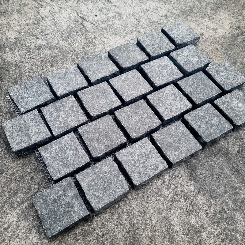 Black Flamed Granite Cobbles on Mesh – 600 x 390 x 30mm (per m²)